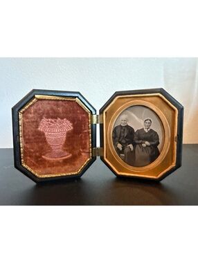 Antique Ambrotype Couple portrait in octagon Union Case